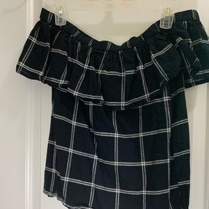 Off shoulder A&F top